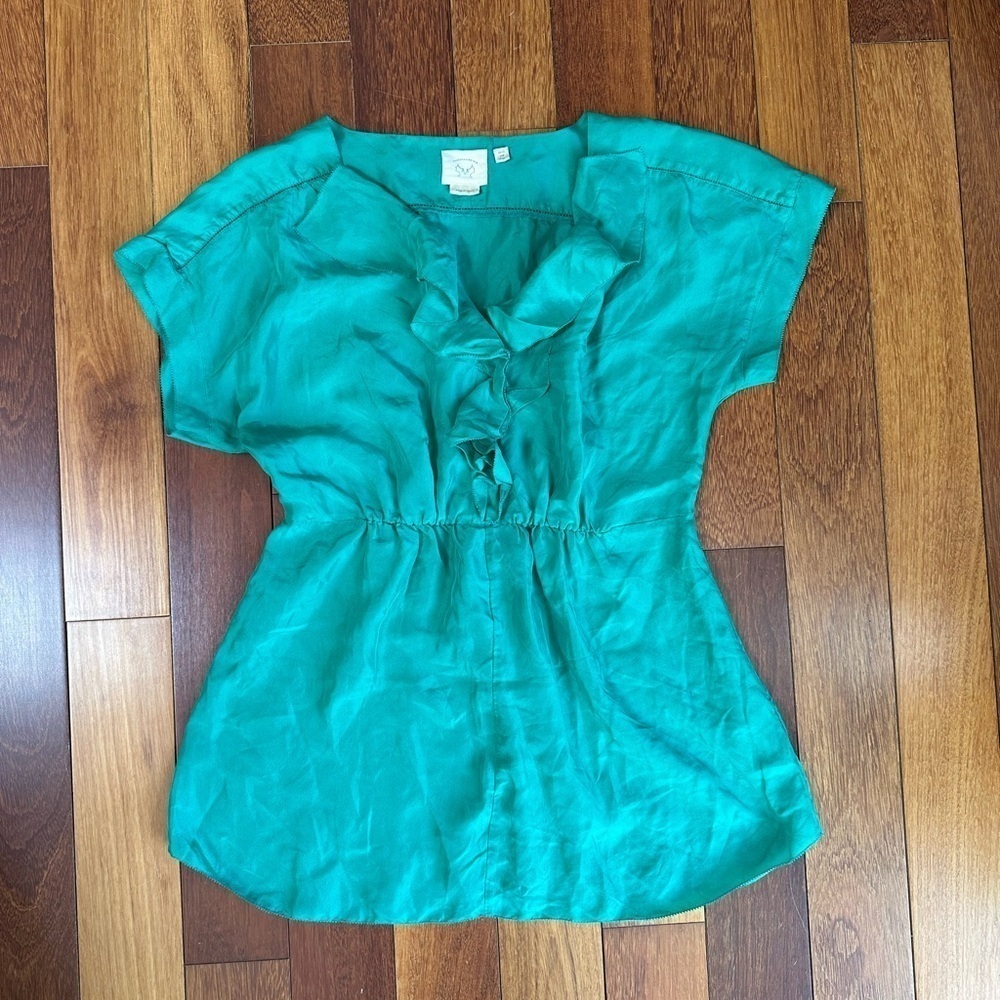 Anthropologie | Green short sleeve 100% silk blouse size 8